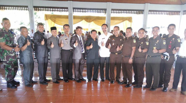 Walikota Bekasi Rahmat Effendi saat pengukuhan 150 Tim Saber Pungli di Pendopo Kantor Wali Kota Bekasi, Rabu 29 Maret 2017.[ISH]