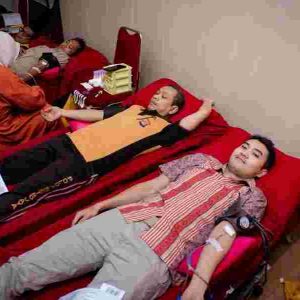 Gambar: Personel Polda Metro Jaya dan Wartawan Mengikuti Aksi Donor Darah Hari Jadi Ke-75 Humas Polri