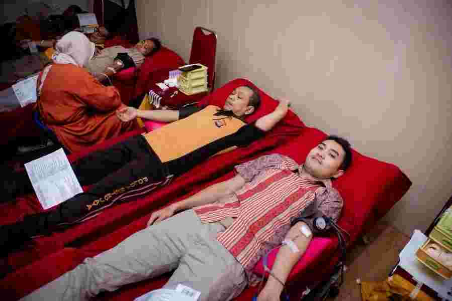 Gambar: Personel Polda Metro Jaya dan Wartawan Mengikuti Aksi Donor Darah Hari Jadi Ke-75 Humas Polri