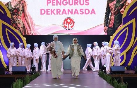 Ketua Dekranasda Kota Bekasi Wiwiek Hargono menyampaikan sambutan pada gelaran BCFM 2026