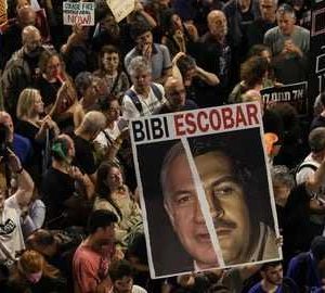 Aksi demonstrasi ribuan warga di Hostages Square Tel Aviv memprotes PM Benjamin Netanyahu jelang pemilu Israel.