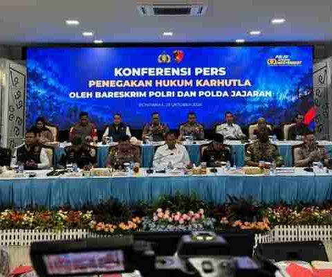 Konferensi pers Bareskrim Polri terkait penetapan tersangka kasus kebakaran hutan dan lahan (karhutla) di Polda Kalimantan Barat.