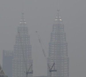 Kabut asap karhutla dan aksi boikot produk Indonesia oleh warga Malaysia.